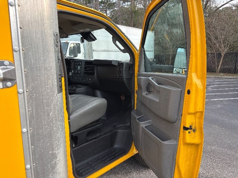 Light Duty Box Truck-Light and Medium Duty Trucks-GMC-2021-Savana G33903-Ladson-SC-92,137\n\t\tmiles-$ 29,000 - Image 19