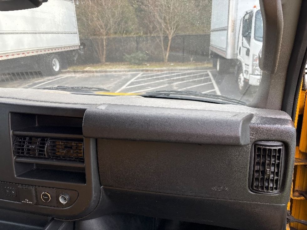 Light Duty Box Truck-Light and Medium Duty Trucks-GMC-2021-Savana G33903-Ladson-SC-92,137\n\t\tmiles-$ 29,000 - Image 20