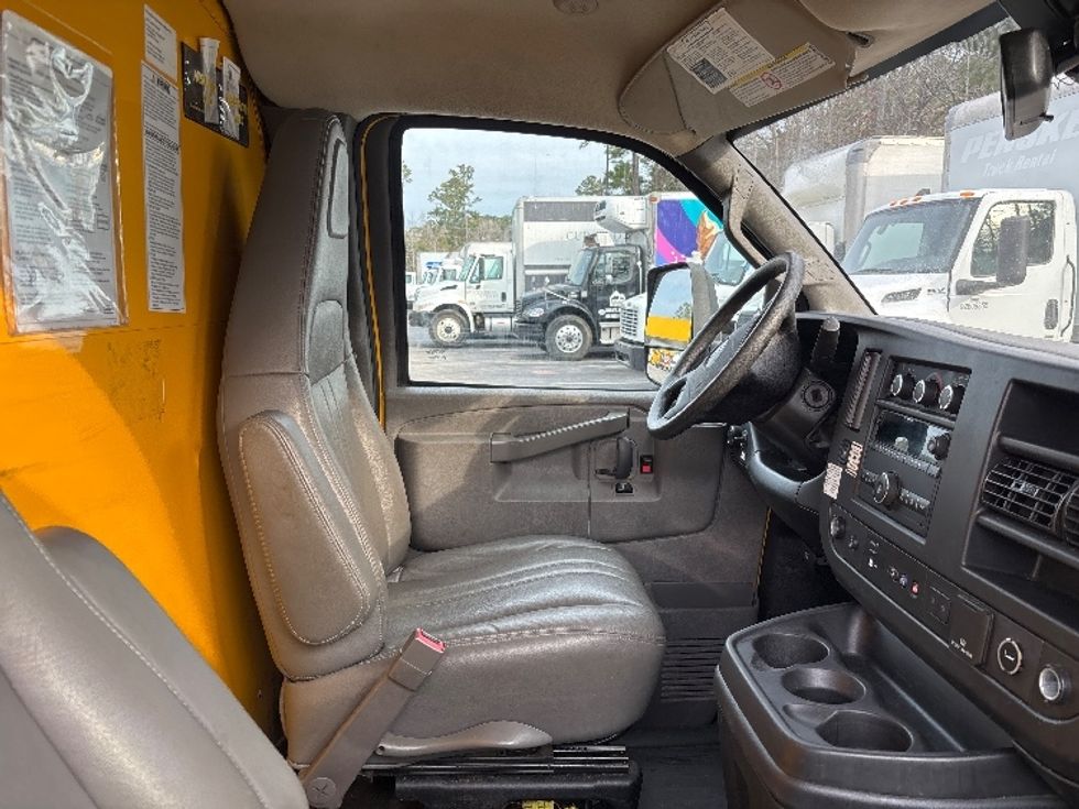 Light Duty Box Truck-Light and Medium Duty Trucks-GMC-2021-Savana G33903-Ladson-SC-92,137\n\t\tmiles-$ 29,000 - Image 21