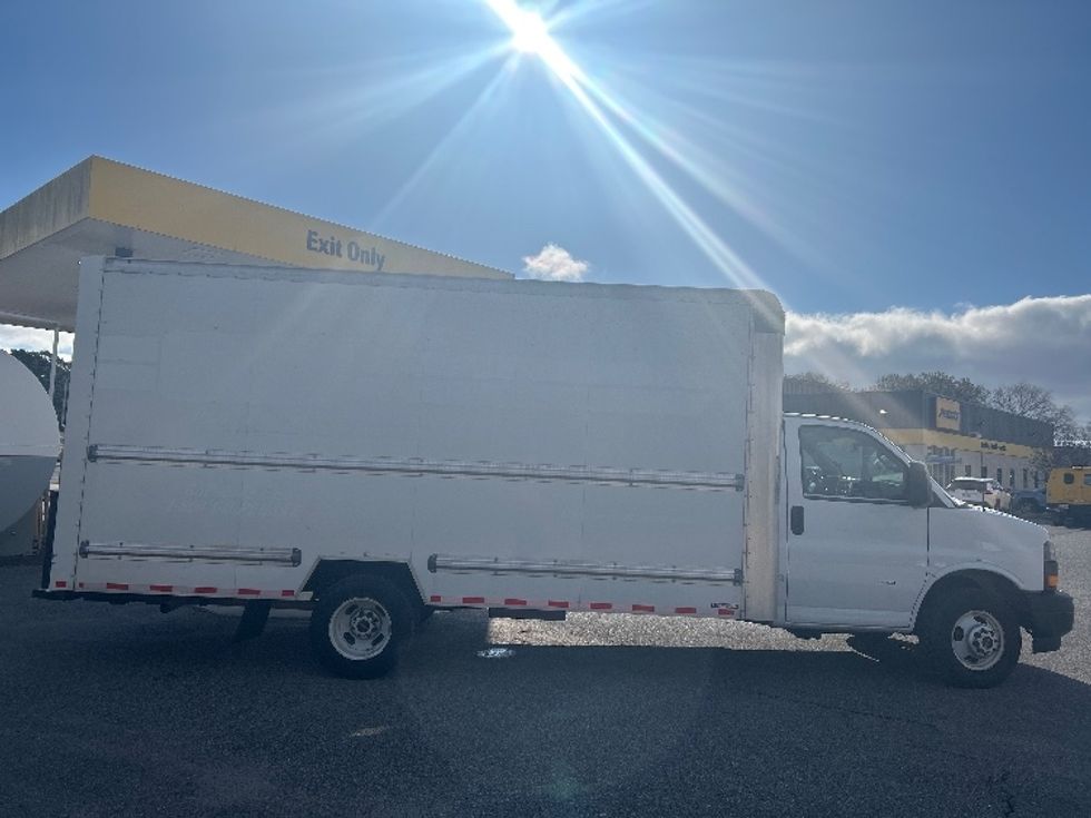 Light Duty Box Truck-Light and Medium Duty Trucks-GMC-2021-Savana G33903-Lafayette-LA-115,586\n\t\tmiles-$ 27,500 - Image 12