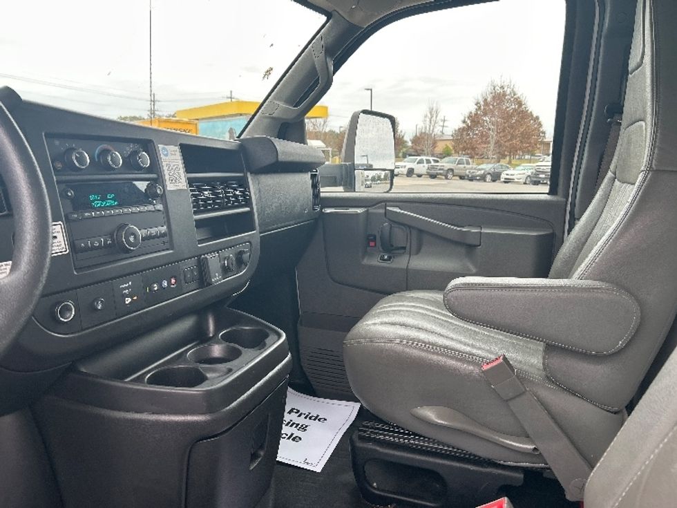 Light Duty Box Truck-Light and Medium Duty Trucks-GMC-2021-Savana G33903-Lafayette-LA-115,586\n\t\tmiles-$ 27,500 - Image 16