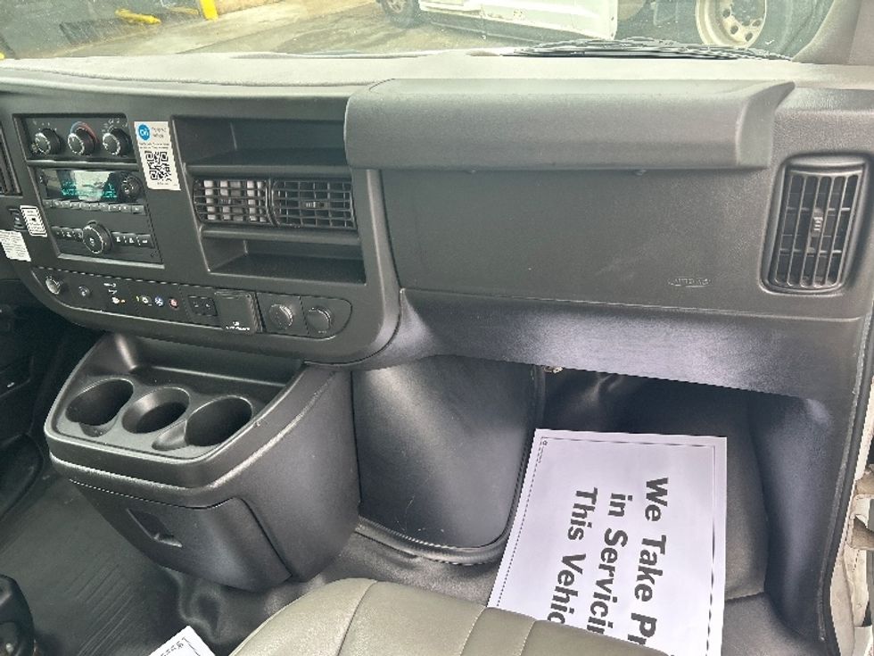 Light Duty Box Truck-Light and Medium Duty Trucks-GMC-2021-Savana G33903-Lafayette-LA-115,586\n\t\tmiles-$ 27,500 - Image 18