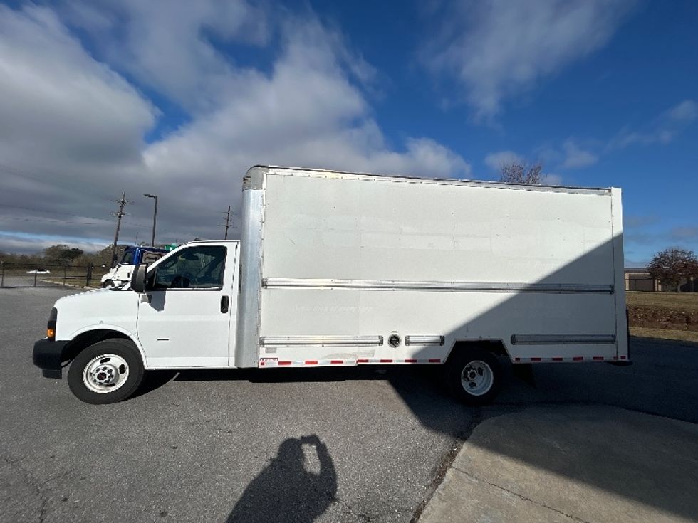 Light Duty Box Truck-Light and Medium Duty Trucks-GMC-2021-Savana G33903-Lafayette-LA-115,586\n\t\tmiles-$ 27,500 - Image 4