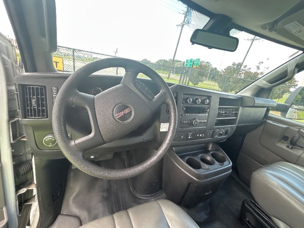 Light Duty Box Truck-Light and Medium Duty Trucks-GMC-2021-Savana G33903-Lafayette-LA-79,032\n\t\tmiles-$ 31,750 - Image 18