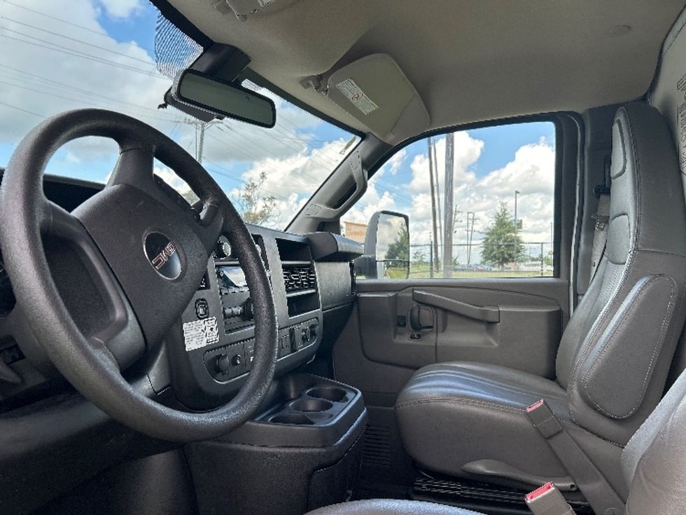 Light Duty Box Truck-Light and Medium Duty Trucks-GMC-2021-Savana G33903-Lafayette-LA-79,032\n\t\tmiles-$ 31,750 - Image 19