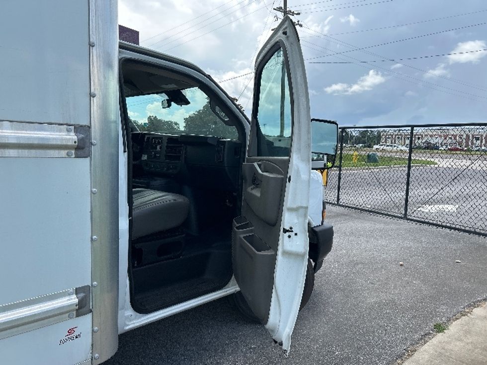 Light Duty Box Truck-Light and Medium Duty Trucks-GMC-2021-Savana G33903-Lafayette-LA-79,032\n\t\tmiles-$ 31,750 - Image 20