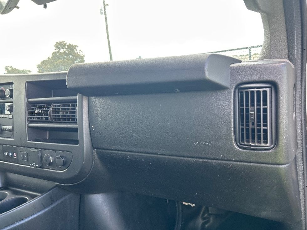 Light Duty Box Truck-Light and Medium Duty Trucks-GMC-2021-Savana G33903-Lafayette-LA-79,032\n\t\tmiles-$ 31,750 - Image 21