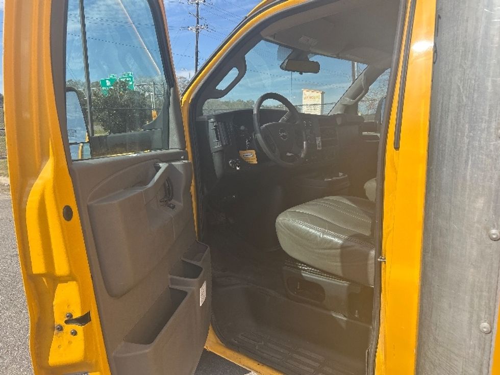 Light Duty Box Truck-Light and Medium Duty Trucks-GMC-2021-Savana G33903-Lafayette-LA-80,839\n\t\tmiles-$ 28,750 - Image 12