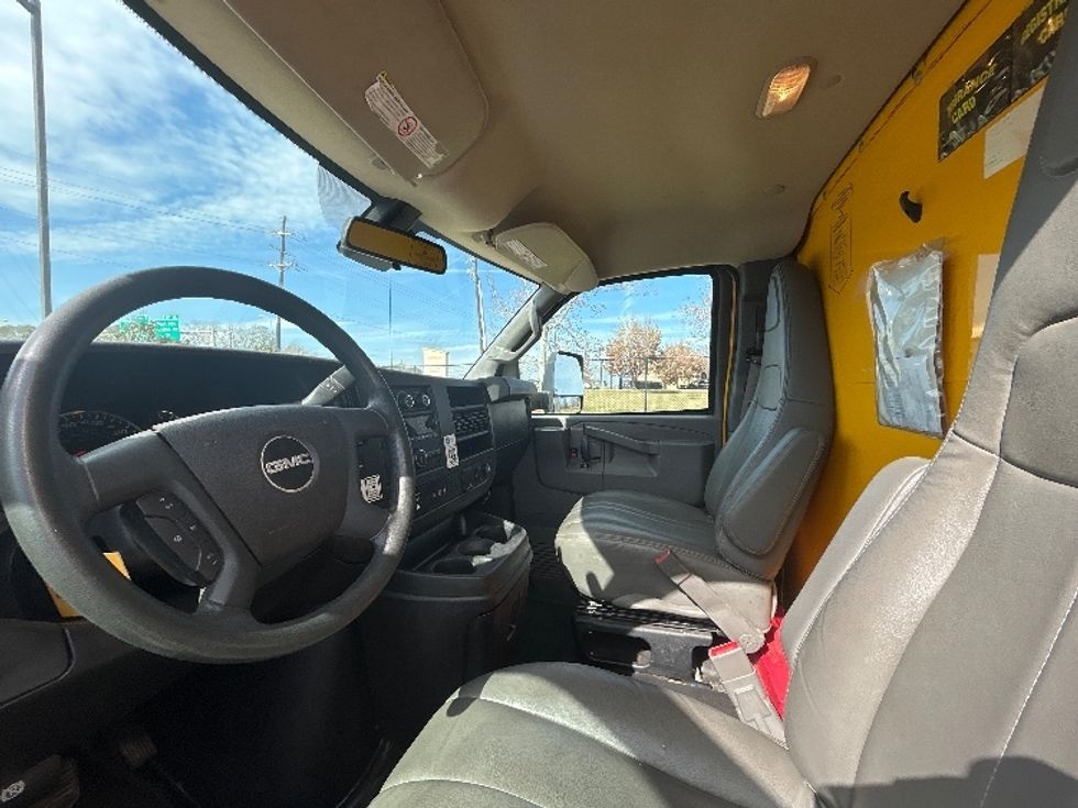 Light Duty Box Truck-Light and Medium Duty Trucks-GMC-2021-Savana G33903-Lafayette-LA-80,839\n\t\tmiles-$ 28,750 - Image 15