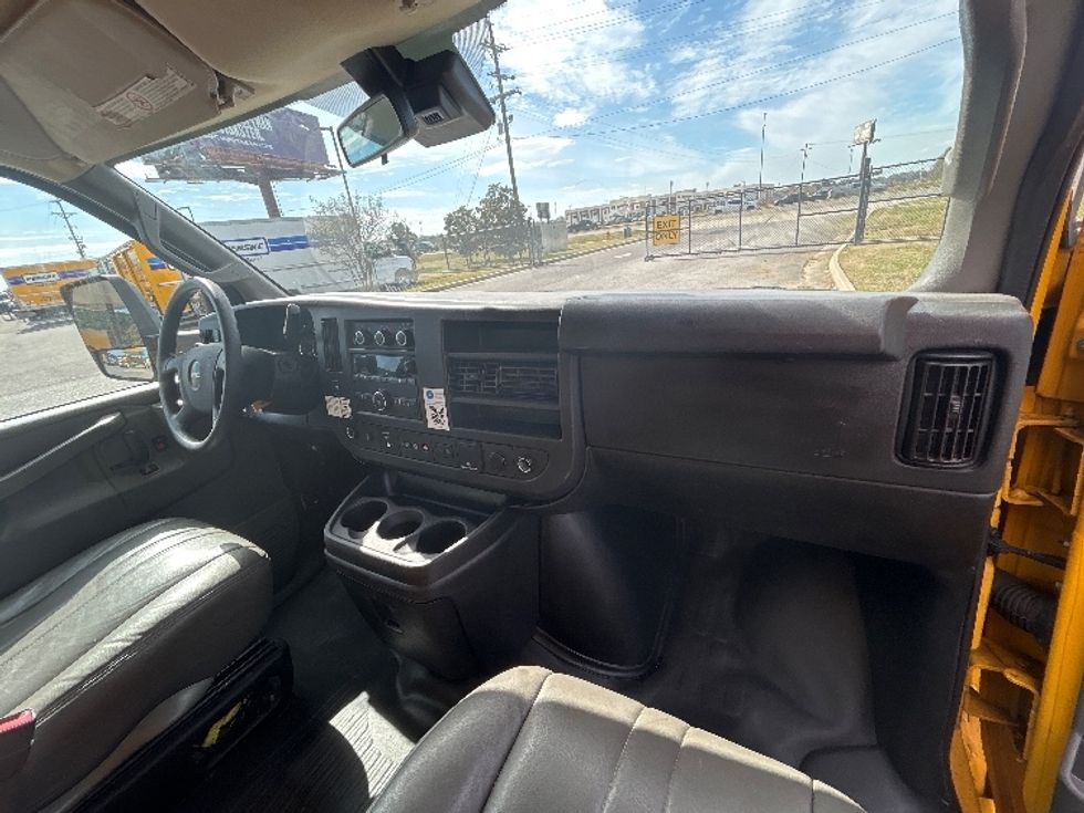 Light Duty Box Truck-Light and Medium Duty Trucks-GMC-2021-Savana G33903-Lafayette-LA-80,839\n\t\tmiles-$ 28,750 - Image 17