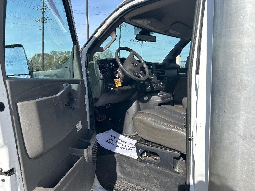Light Duty Box Truck-Light and Medium Duty Trucks-GMC-2021-Savana G33903-Lafayette-LA-85,946\n\t\tmiles-$ 31,000 - Image 12