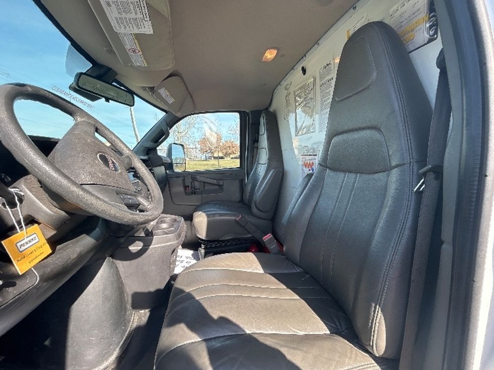 Light Duty Box Truck-Light and Medium Duty Trucks-GMC-2021-Savana G33903-Lafayette-LA-85,946\n\t\tmiles-$ 31,000 - Image 15