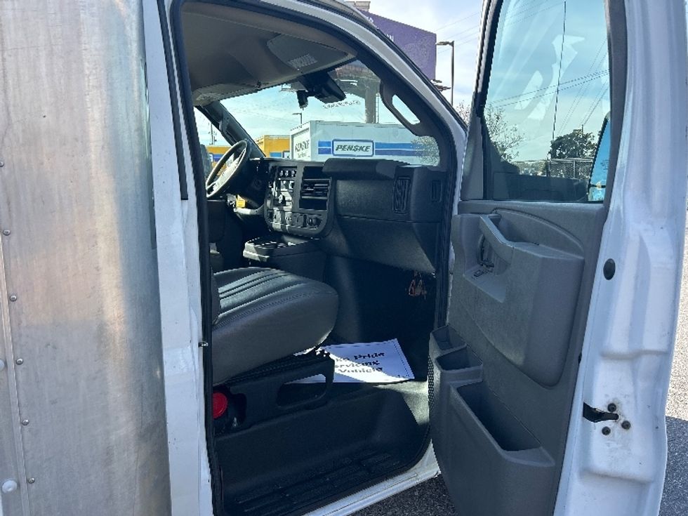 Light Duty Box Truck-Light and Medium Duty Trucks-GMC-2021-Savana G33903-Lafayette-LA-85,946\n\t\tmiles-$ 31,000 - Image 16