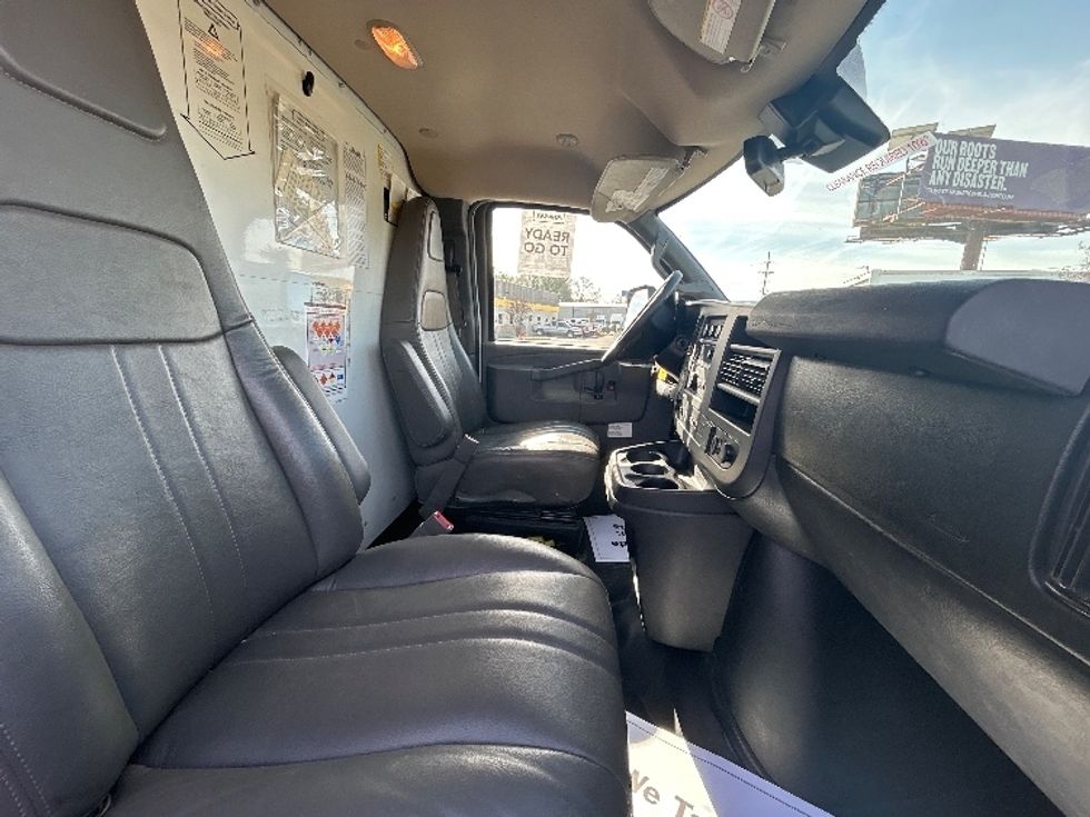 Light Duty Box Truck-Light and Medium Duty Trucks-GMC-2021-Savana G33903-Lafayette-LA-85,946\n\t\tmiles-$ 31,000 - Image 18
