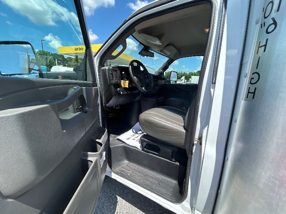 Light Duty Box Truck-Light and Medium Duty Trucks-GMC-2021-Savana G33903-Lafayette-LA-86,891\n\t\tmiles-$ 31,250 - Image 13