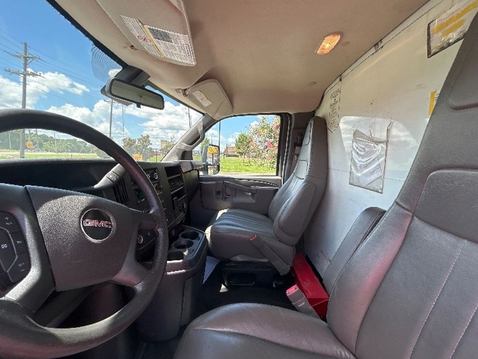 Light Duty Box Truck-Light and Medium Duty Trucks-GMC-2021-Savana G33903-Lafayette-LA-86,891\n\t\tmiles-$ 31,250 - Image 16