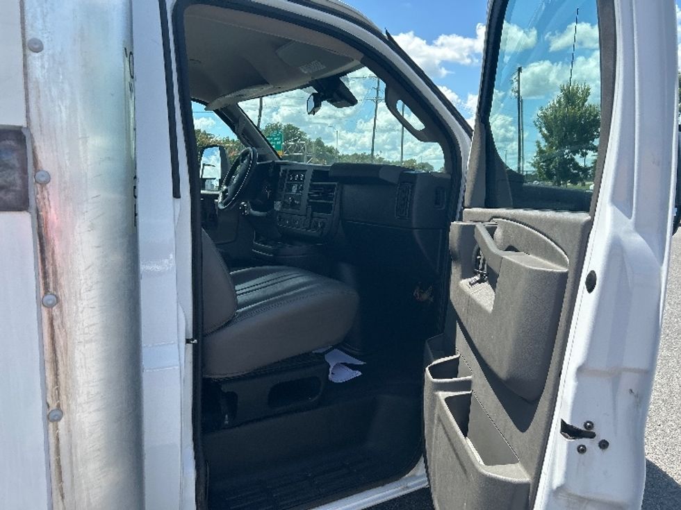 Light Duty Box Truck-Light and Medium Duty Trucks-GMC-2021-Savana G33903-Lafayette-LA-86,891\n\t\tmiles-$ 31,250 - Image 17