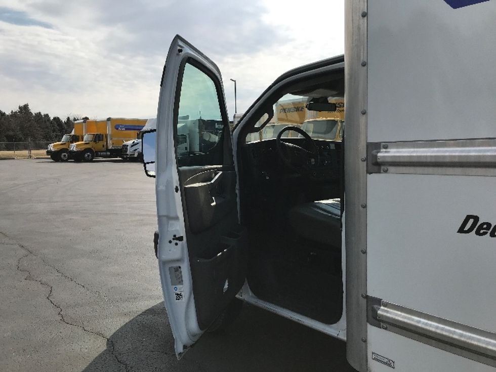 Light Duty Box Truck-Light and Medium Duty Trucks-GMC-2021-Savana G33903-Lancaster-PA-89,553\n\t\tmiles-$ 32,500 - Image 16