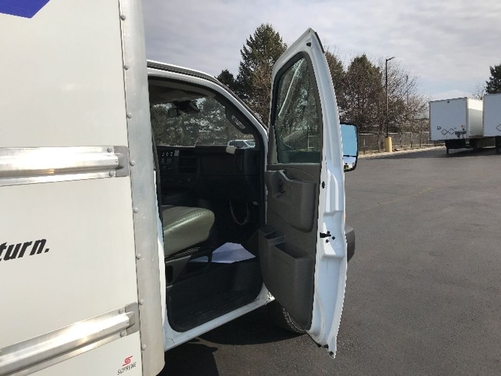 Light Duty Box Truck-Light and Medium Duty Trucks-GMC-2021-Savana G33903-Lancaster-PA-89,553\n\t\tmiles-$ 32,500 - Image 20