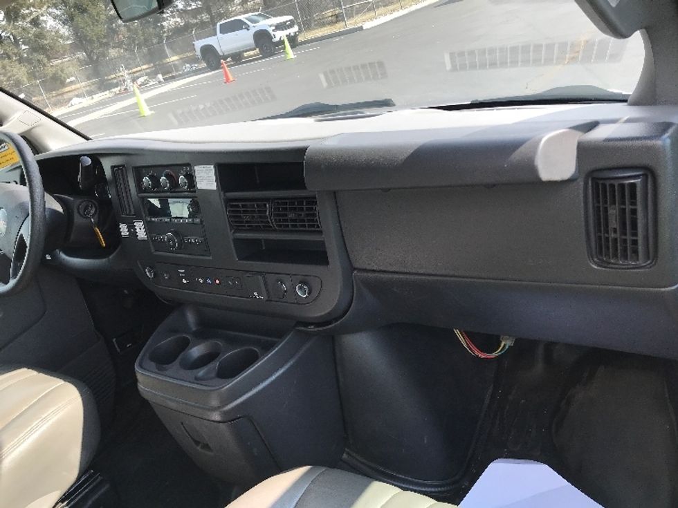 Light Duty Box Truck-Light and Medium Duty Trucks-GMC-2021-Savana G33903-Lancaster-PA-89,553\n\t\tmiles-$ 32,500 - Image 21