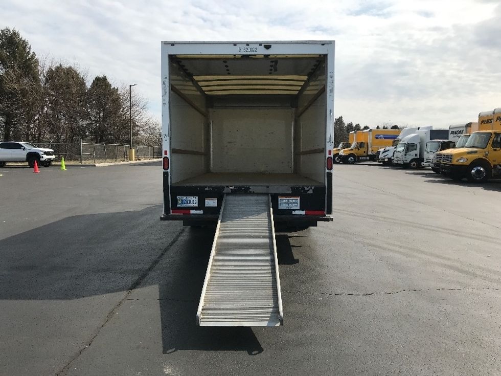 Light Duty Box Truck-Light and Medium Duty Trucks-GMC-2021-Savana G33903-Lancaster-PA-89,553\n\t\tmiles-$ 32,500 - Image 9