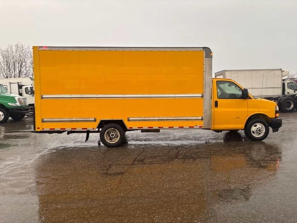 Light Duty Box Truck-Light and Medium Duty Trucks-GMC-2021-Savana G33903-Lansing-MI-109,706\n\t\tmiles-$ 25,000 - Image 15