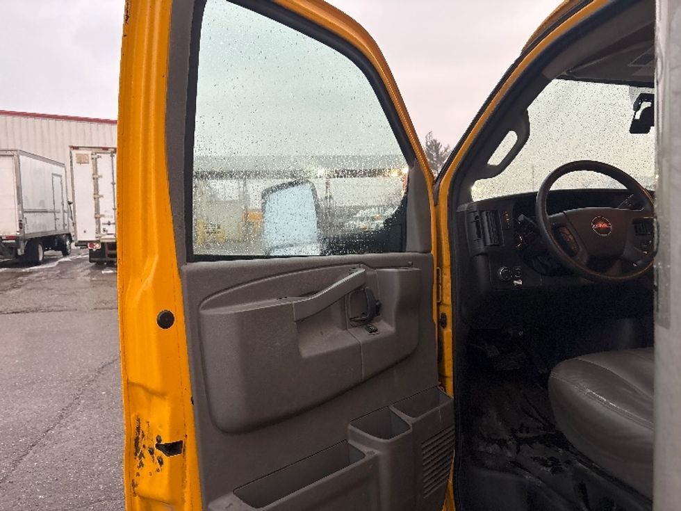 Light Duty Box Truck-Light and Medium Duty Trucks-GMC-2021-Savana G33903-Lansing-MI-109,706\n\t\tmiles-$ 25,000 - Image 16