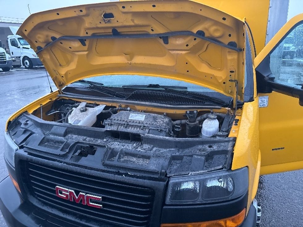 Light Duty Box Truck-Light and Medium Duty Trucks-GMC-2021-Savana G33903-Lansing-MI-109,706\n\t\tmiles-$ 25,000 - Image 23