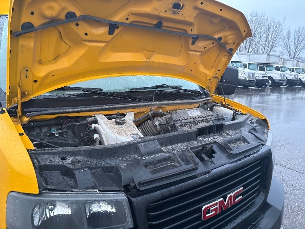 Light Duty Box Truck-Light and Medium Duty Trucks-GMC-2021-Savana G33903-Lansing-MI-109,706\n\t\tmiles-$ 25,000 - Image 24