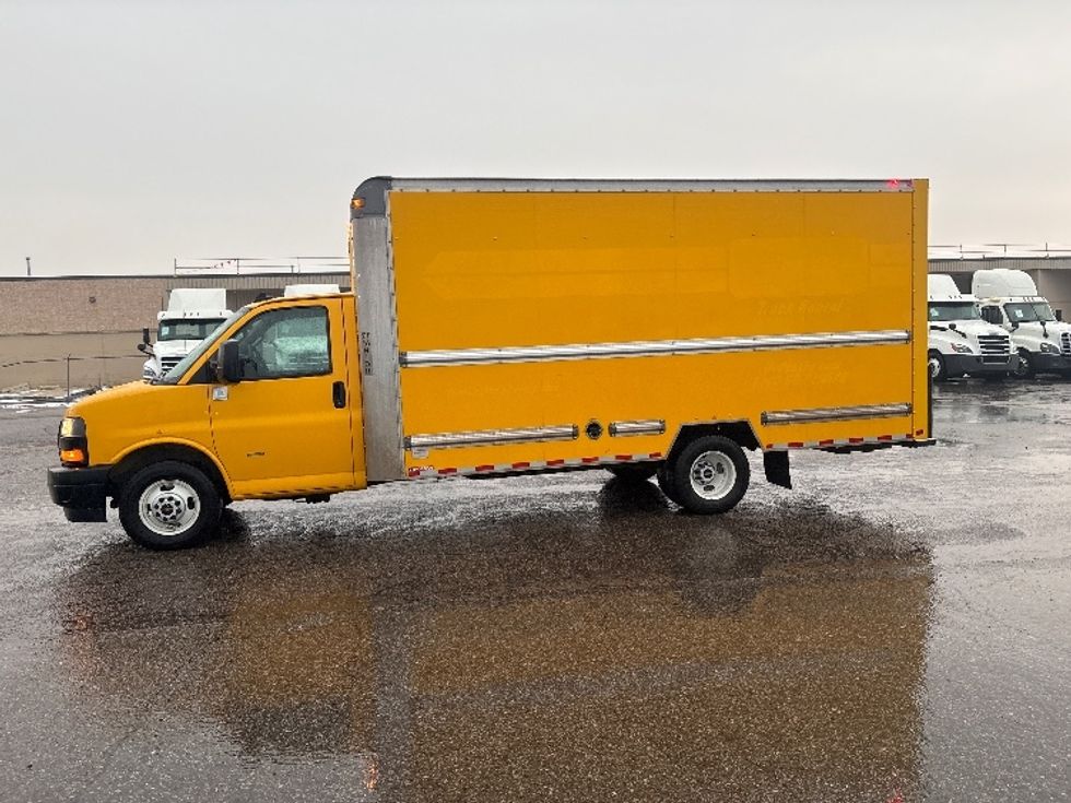 Light Duty Box Truck-Light and Medium Duty Trucks-GMC-2021-Savana G33903-Lansing-MI-109,706\n\t\tmiles-$ 25,000 - Image 4