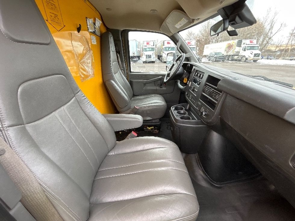 Light Duty Box Truck-Light and Medium Duty Trucks-GMC-2021-Savana G33903-Lansing-MI-93,867\n\t\tmiles-$ 27,000 - Image 22