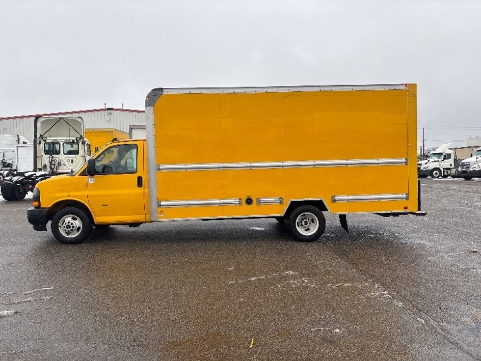 Light Duty Box Truck-Light and Medium Duty Trucks-GMC-2021-Savana G33903-Lansing-MI-93,867\n\t\tmiles-$ 27,000 - Image 4