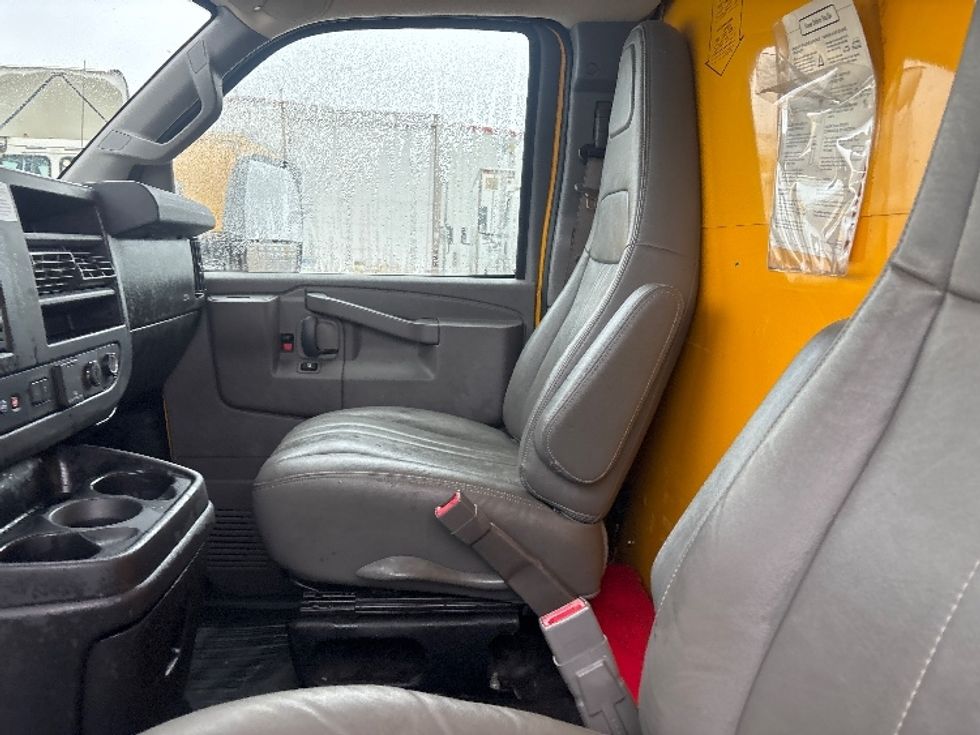 Light Duty Box Truck-Light and Medium Duty Trucks-GMC-2021-Savana G33903-Lansing-MI-97,629\n\t\tmiles-$ 26,500 - Image 17