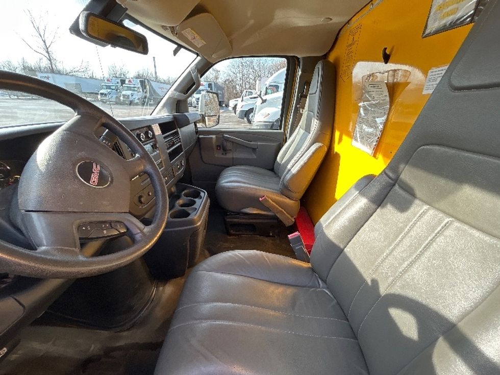 Light Duty Box Truck-Light and Medium Duty Trucks-GMC-2021-Savana G33903-Lansing-MI-97,629\n\t\tmiles-$ 26,500 - Image 19