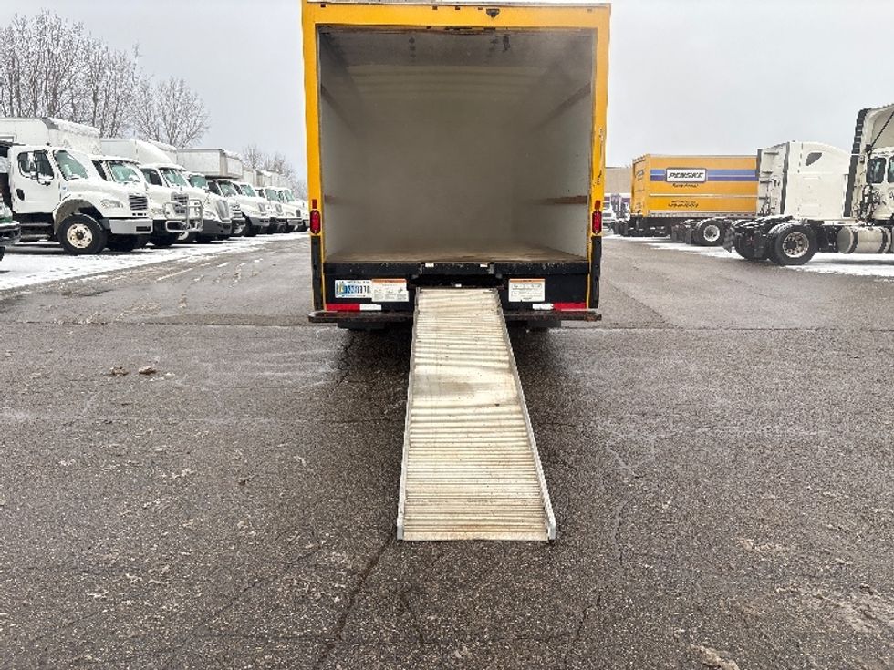 Light Duty Box Truck-Light and Medium Duty Trucks-GMC-2021-Savana G33903-Lansing-MI-97,629\n\t\tmiles-$ 26,500 - Image 9