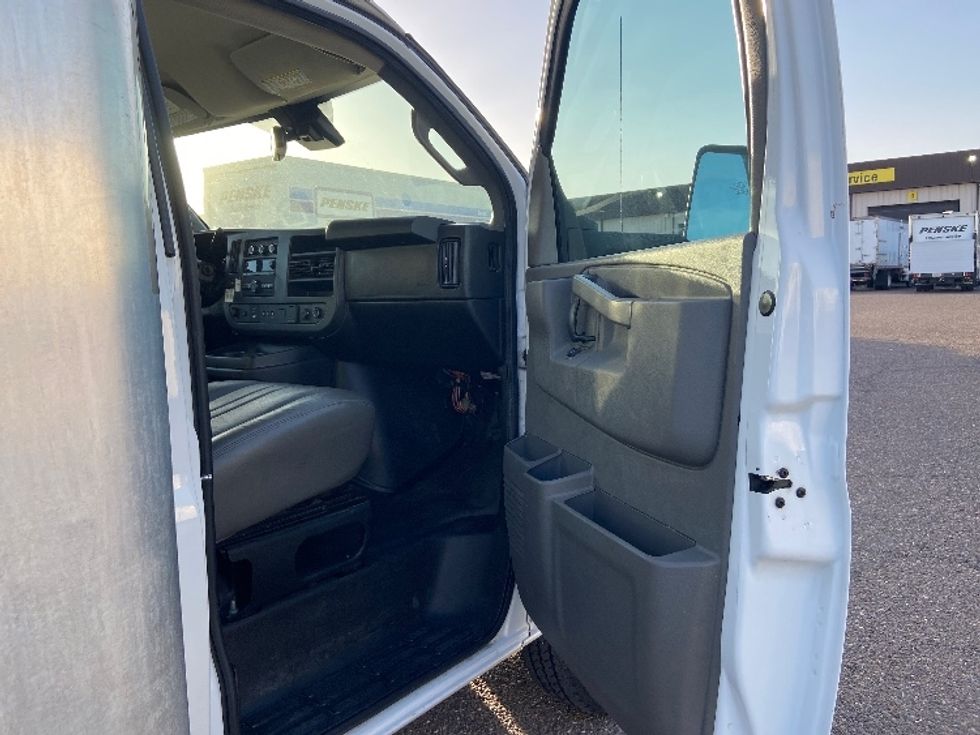 Light Duty Box Truck-Light and Medium Duty Trucks-GMC-2021-Savana G33903-Laredo-TX-65,041\n\t\tmiles-$ 34,250 - Image 18
