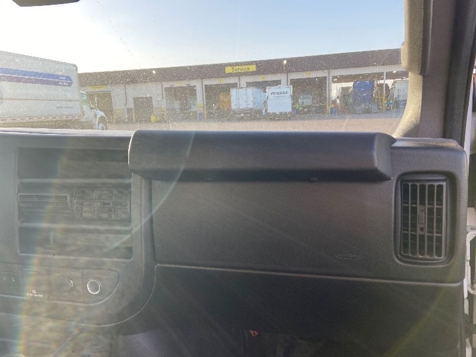 Light Duty Box Truck-Light and Medium Duty Trucks-GMC-2021-Savana G33903-Laredo-TX-65,041\n\t\tmiles-$ 34,250 - Image 19