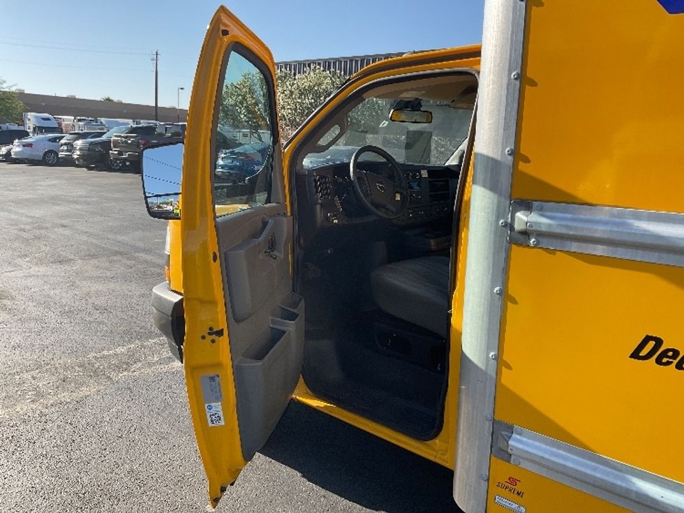 Light Duty Box Truck-Light and Medium Duty Trucks-GMC-2021-Savana G33903-Las Vegas-NV-105,559\n\t\tmiles-$ 23,500 - Image 15