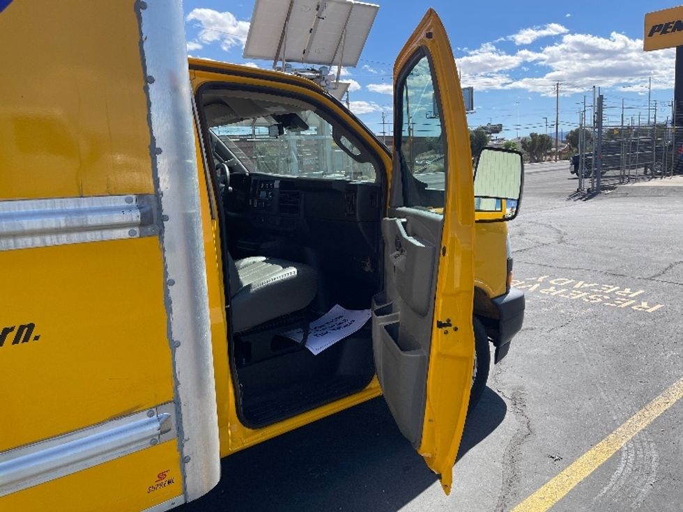 Light Duty Box Truck-Light and Medium Duty Trucks-GMC-2021-Savana G33903-Las Vegas-NV-110,105\n\t\tmiles-$ 23,000 - Image 19