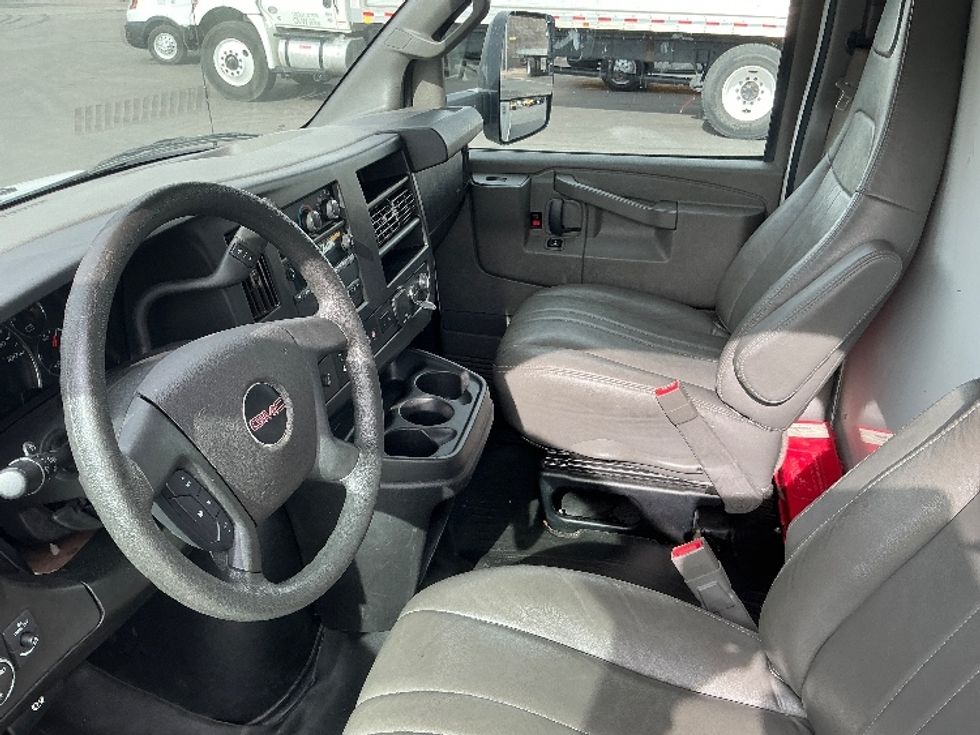 Light Duty Box Truck-Light and Medium Duty Trucks-GMC-2021-Savana G33903-Las Vegas-NV-113,674\n\t\tmiles-$ 29,500 - Image 19