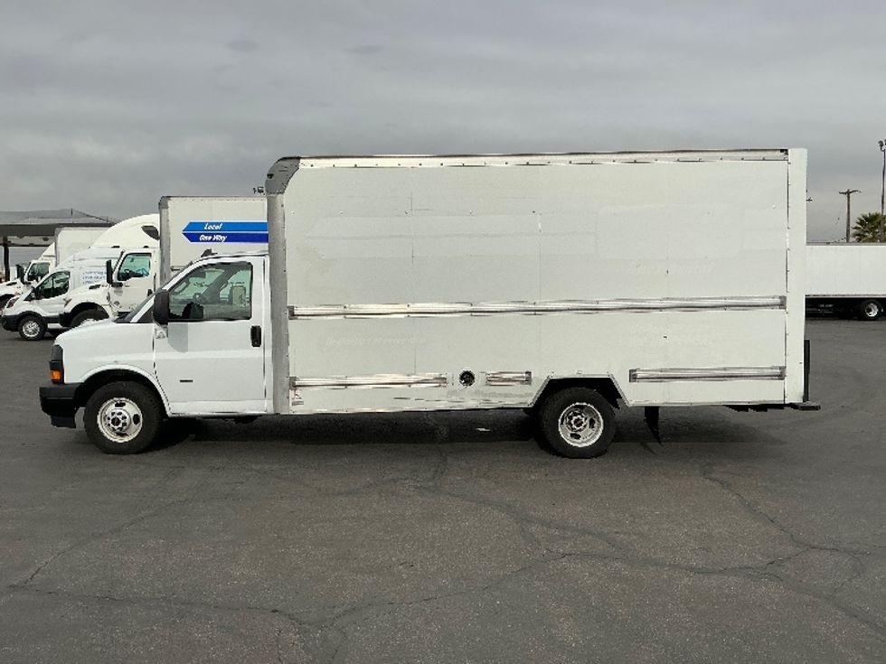 Light Duty Box Truck-Light and Medium Duty Trucks-GMC-2021-Savana G33903-Las Vegas-NV-113,674\n\t\tmiles-$ 29,500 - Image 4