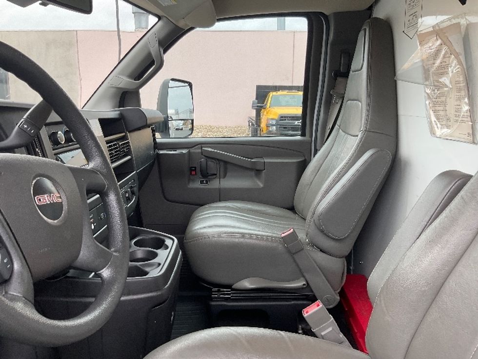 Light Duty Box Truck-Light and Medium Duty Trucks-GMC-2021-Savana G33903-Las Vegas-NV-117,724\n\t\tmiles-$ 29,000 - Image 18