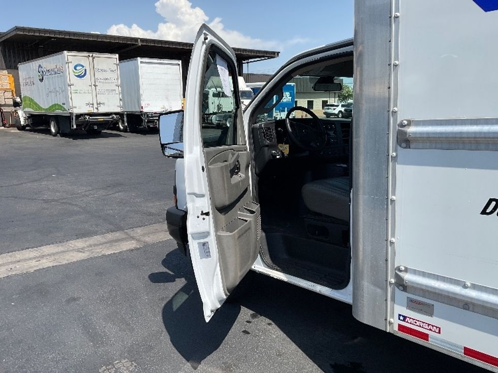 Light Duty Box Truck-Light and Medium Duty Trucks-GMC-2021-Savana G33903-Las Vegas-NV-60,166\n\t\tmiles-$ 37,250 - Image 15