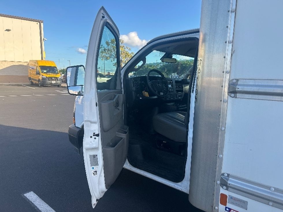 Light Duty Box Truck-Light and Medium Duty Trucks-GMC-2021-Savana G33903-Las Vegas-NV-63,169\n\t\tmiles-$ 35,000 - Image 16
