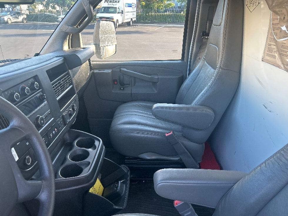 Light Duty Box Truck-Light and Medium Duty Trucks-GMC-2021-Savana G33903-Las Vegas-NV-63,169\n\t\tmiles-$ 35,000 - Image 19