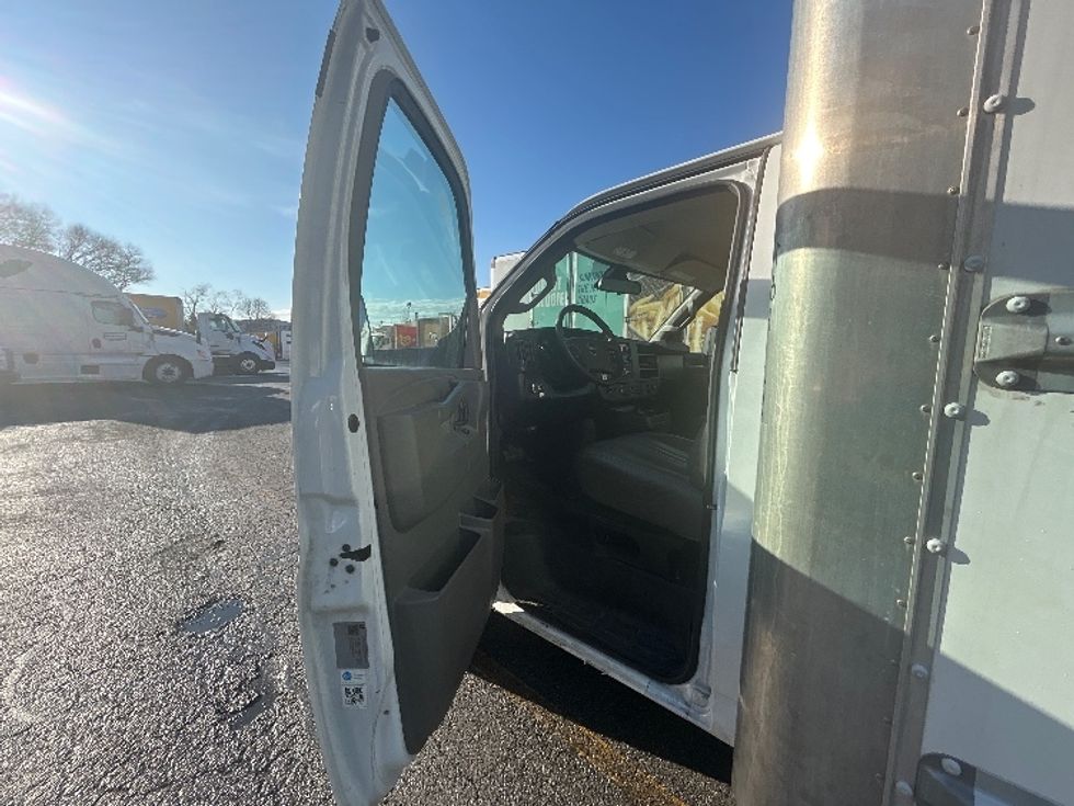 Light Duty Box Truck-Light and Medium Duty Trucks-GMC-2021-Savana G33903-Lawrence-MA-87,283\n\t\tmiles-$ 29,000 - Image 16
