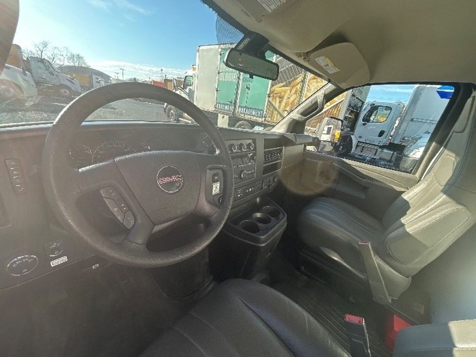 Light Duty Box Truck-Light and Medium Duty Trucks-GMC-2021-Savana G33903-Lawrence-MA-87,283\n\t\tmiles-$ 29,000 - Image 17