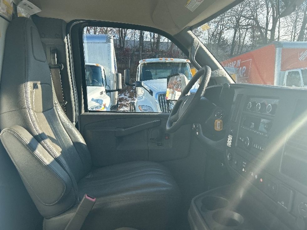 Light Duty Box Truck-Light and Medium Duty Trucks-GMC-2021-Savana G33903-Lawrence-MA-87,283\n\t\tmiles-$ 29,000 - Image 22