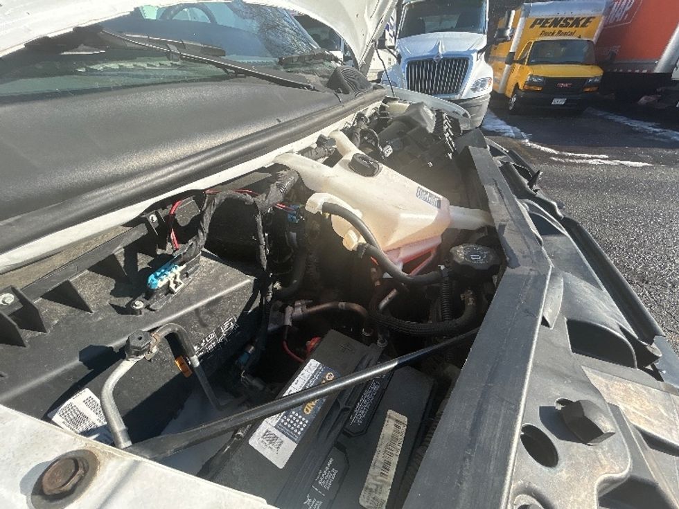 Light Duty Box Truck-Light and Medium Duty Trucks-GMC-2021-Savana G33903-Lawrence-MA-87,283\n\t\tmiles-$ 29,000 - Image 23