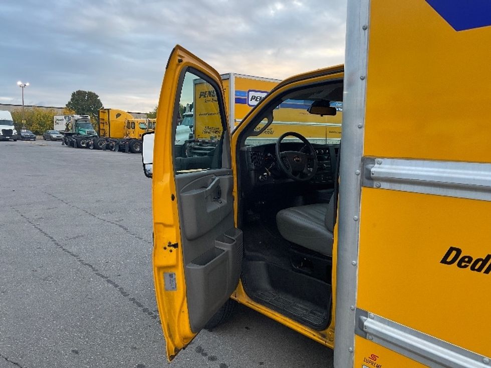 Light Duty Box Truck-Light and Medium Duty Trucks-GMC-2021-Savana G33903-Lexington-KY-64,772\n\t\tmiles-$ 28,250 - Image 16